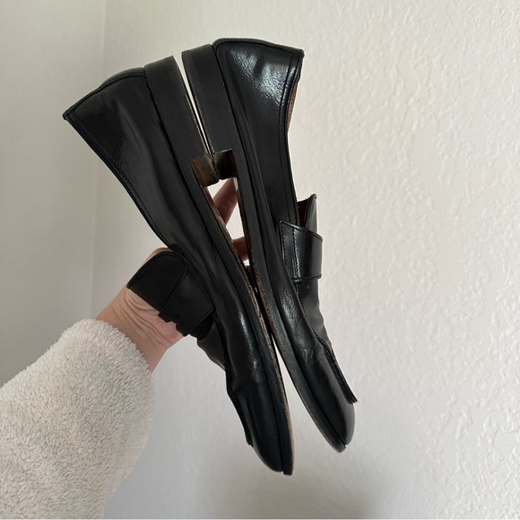 Doucal's Black Smooth Leather Slip On Loafers - Picture 9 of 12